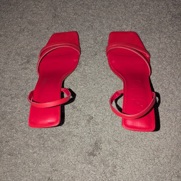 Red kitten heels - Picture 2 of 7